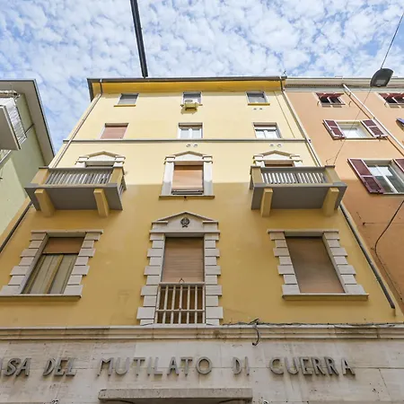 Apartamento Guesthost - La Casa Del Faro - *