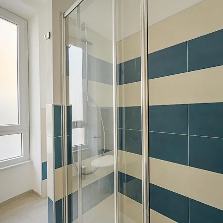 Appartamento Guesthost - La Casa Del Faro - *
